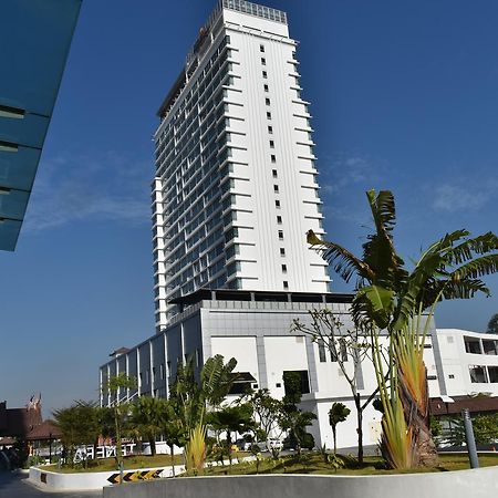 Tenera Hotel Bangi Kültér fotó The hotel in 2015