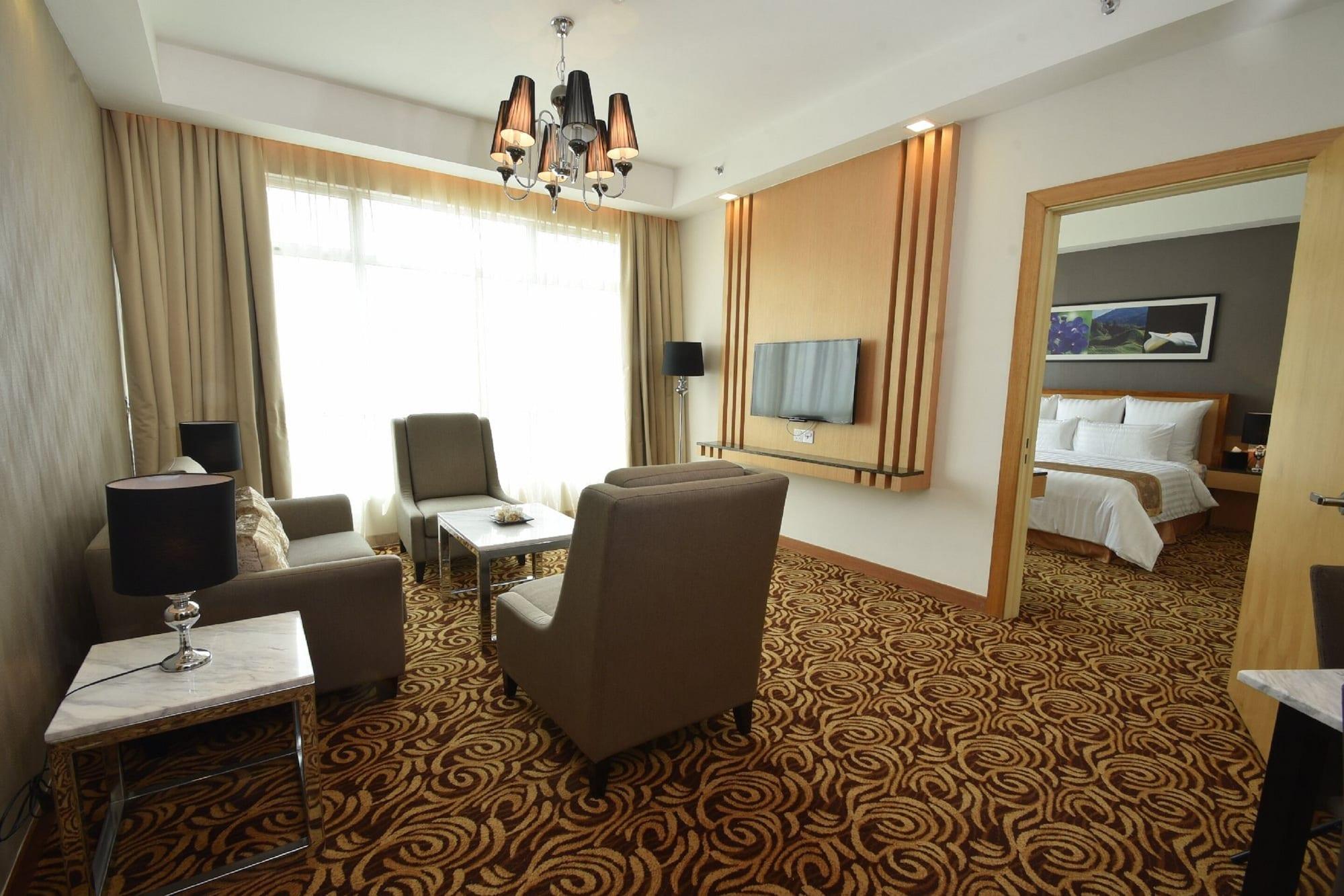 Tenera Hotel Bangi Kültér fotó Suite room