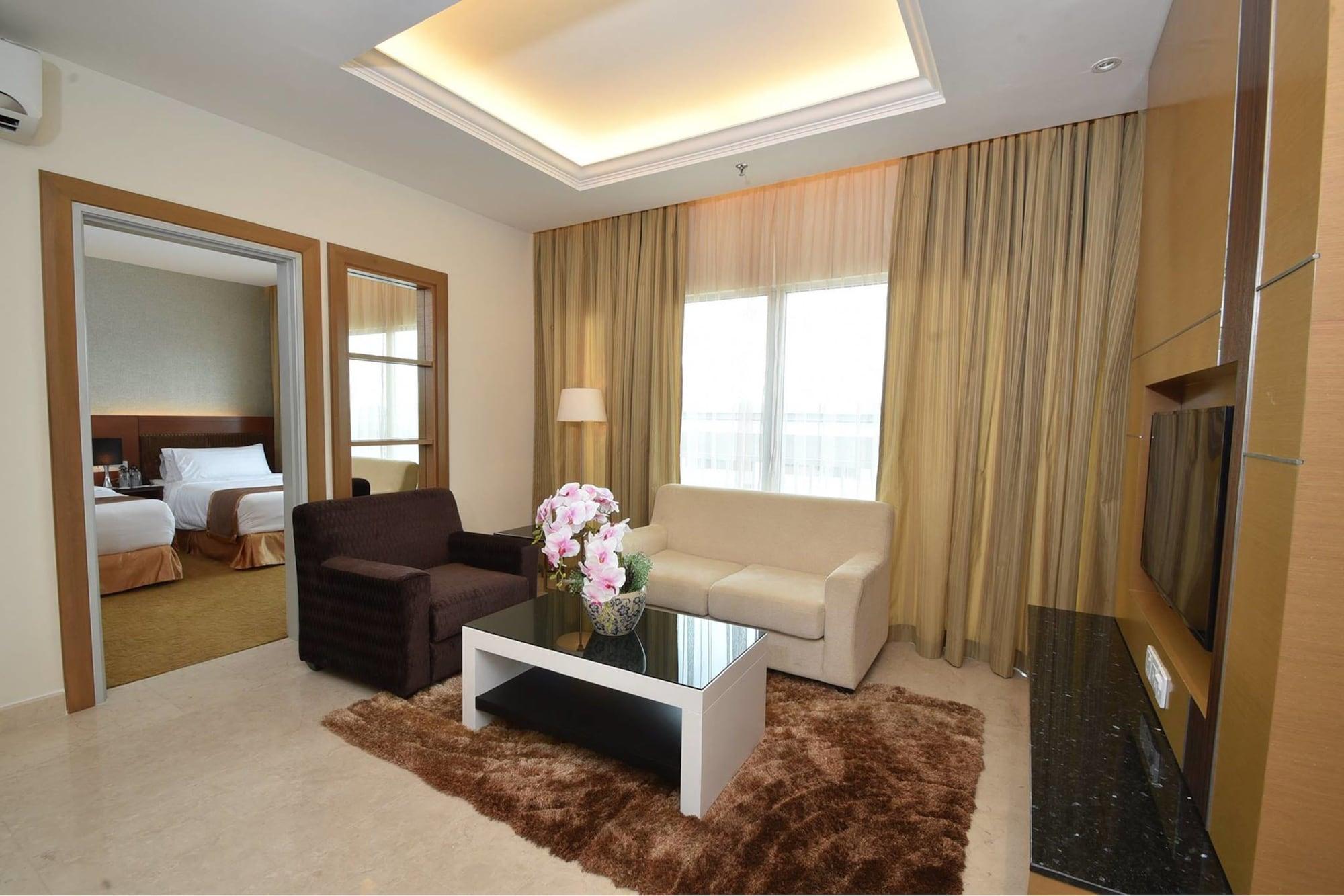 Tenera Hotel Bangi Kültér fotó Suite