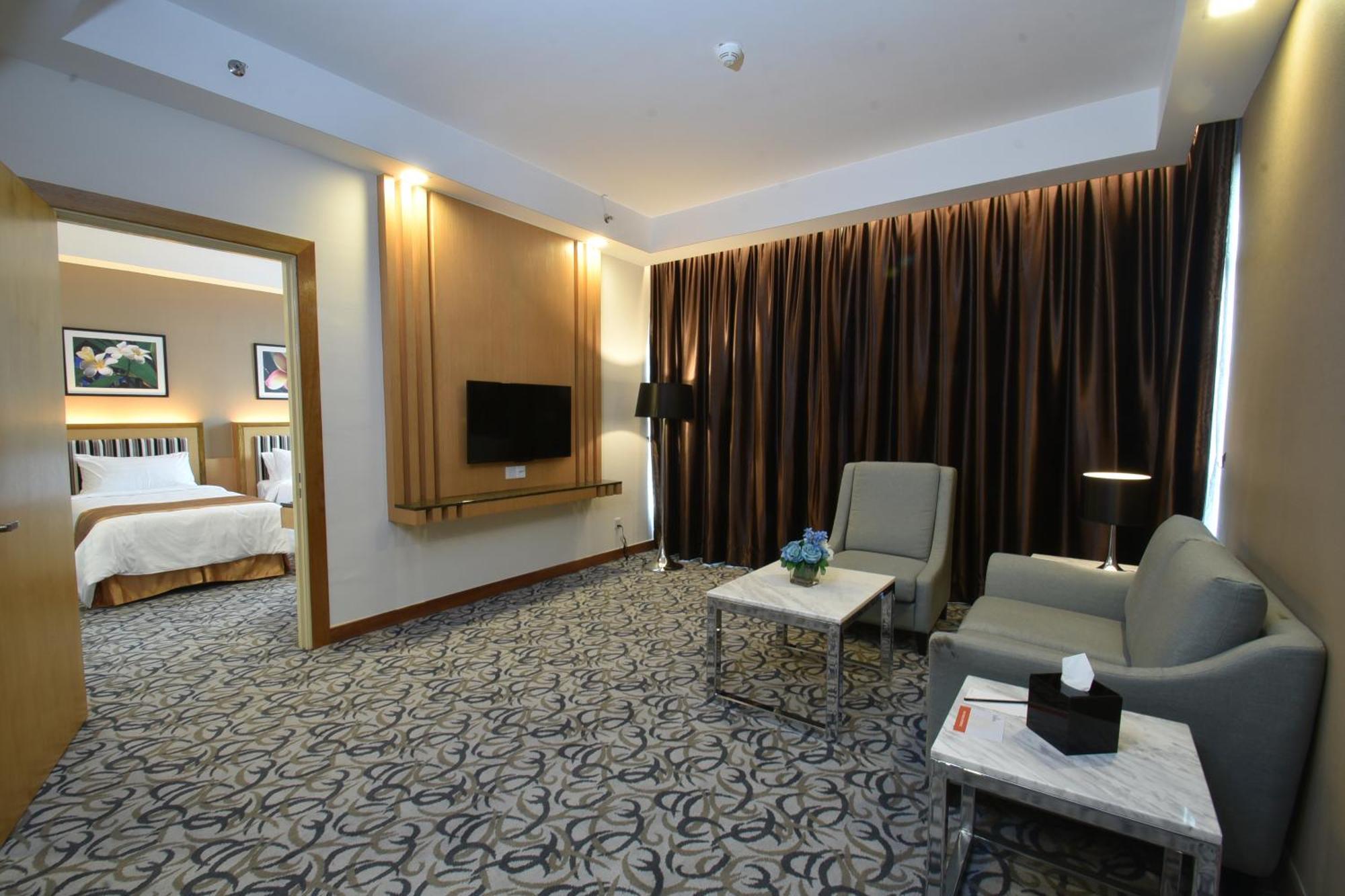 Tenera Hotel Bangi Kültér fotó Suite room